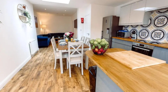 Коттедж Chute House, City Centre, 4bed, 2.5bathroom