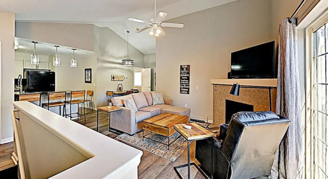 New Listing! Mountain-view : Pool & Hot Tub 2 Bedroom Condo, Book Apartment Edwards Beaver Creek Ski