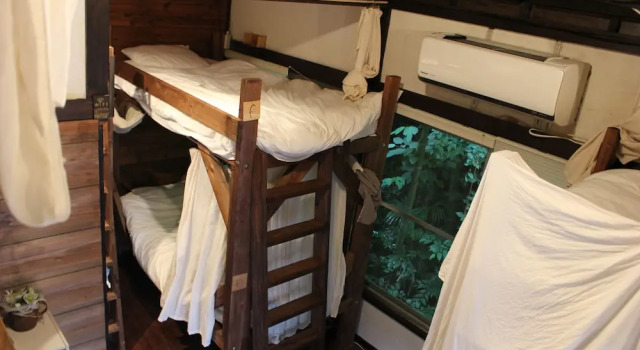 Кровать в общем номере Kazenomori Kitchen -Hostel
