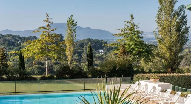 T1 Bis Avec Piscine Vue Golf Et Montagnes, Réserver Hôtel Hôtels à Aquitaine avec parking, Parking