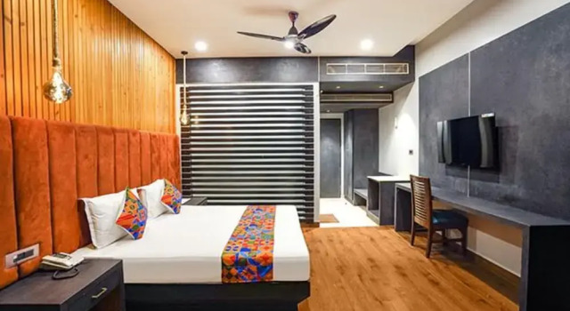 Номер Premium FabHotel Prime Tushar Elegant