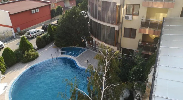 Luxuriöses Apartment 90 m2 mit Meerblick, sonniger Strand