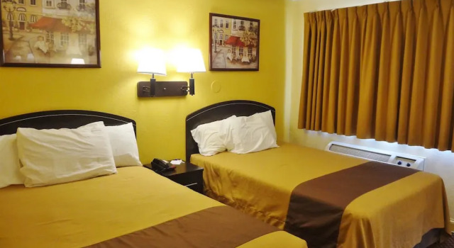 Четырёхместный номер Standard с балконом Americas Best Value Inn - Goldsboro