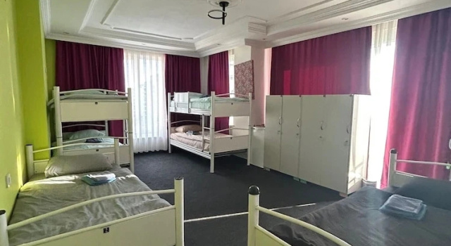 Кровать в общем номере с видом на город Hostel A07