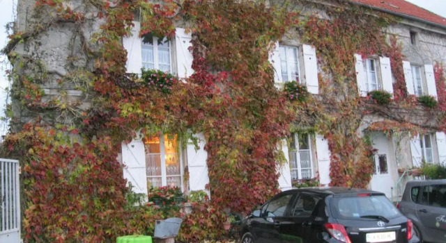 Maison d'Hôtes Ferme d'Issonges B&B, Rezerwuj Bed and Breakfast  