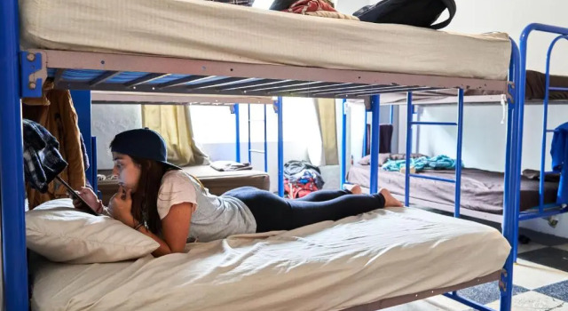 Кровать в общем номере Hostal Americana
