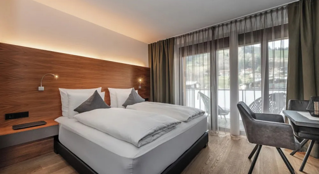 Двухместный номер Comfort с балконом AlpenParks Hotel & Apartment Taxacher