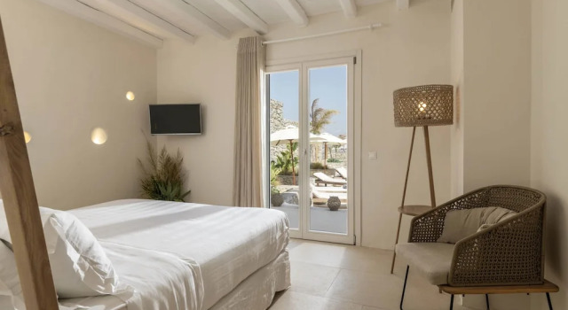 Villa Veneta at Ornos Sea View