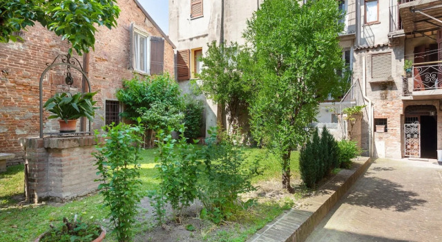 Exclusive Palazzo Schifanoia Apartment