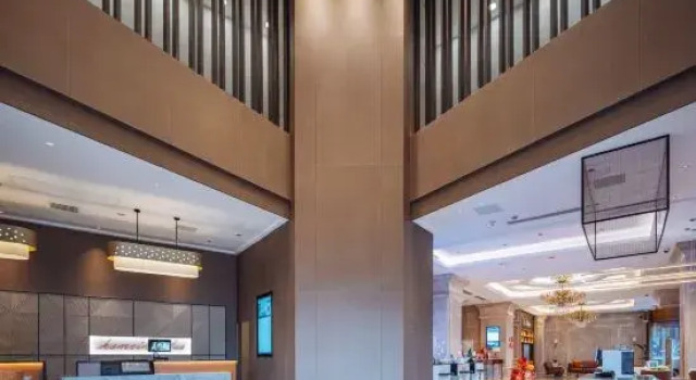 Homeinn Plus Hotel (Shanghai National Exhibition and Convention Center Jiayi Road Subway Station)