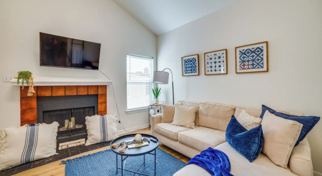 Апартаменты 3 Mi to Downtown Dallas: Sleek Condo w/ Patio
