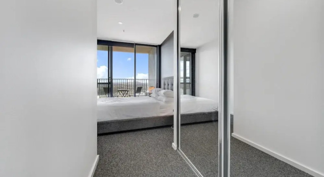 Chic 1-bed With Stunning Lake View & Indoor Pool, Брондау Пәтер Belconnen New South Wales