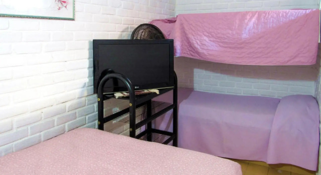 Casa c churrasq e lazer perto do mar, Cabo Frio RJ, Забронировать Отель Отели штата Рио-де-Жанейро с парковкой, Парковка
