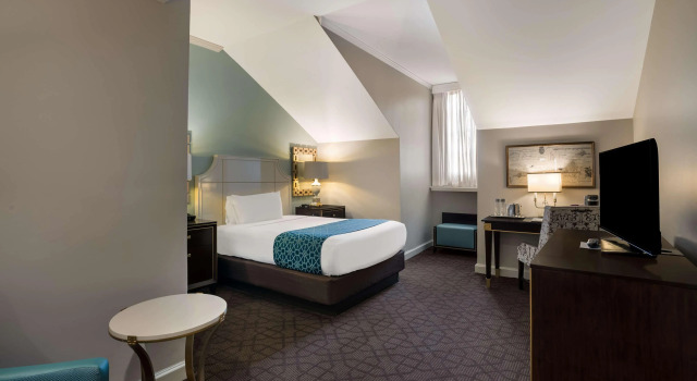 The Royal Sonesta New Orleans, Забронировать Отель Отели Французского квартала 4 звезды, рядом с Rodrigue Studio, 4*