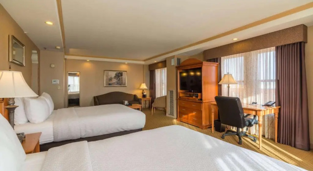 Deluxe Neljän hengen huone Ambassador Hotel