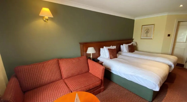 Двухместный семейный номер Executive Crowne Plaza East Midlands Airport by IHG