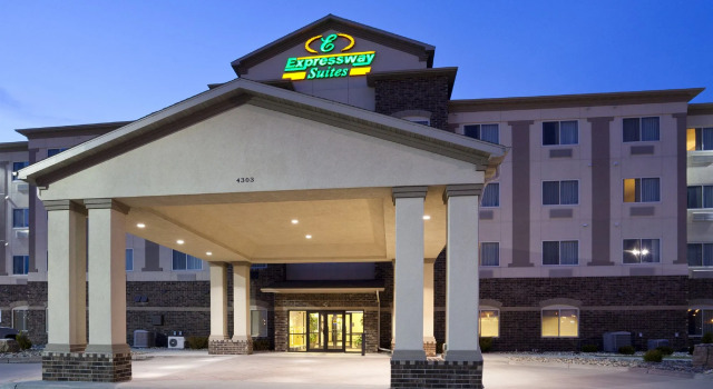 Expressway Suites Fargo