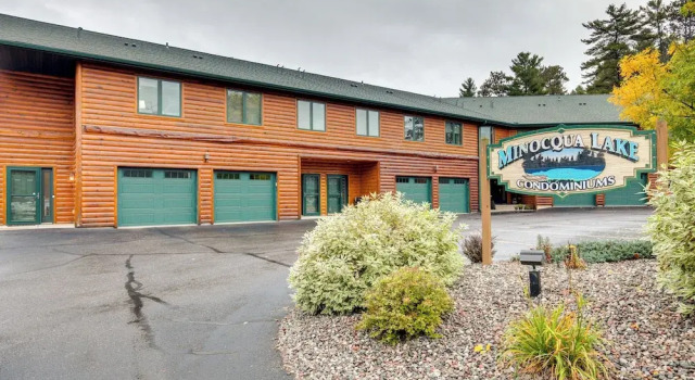 Апартаменты Lake Minocqua Condo w/ Shared Fire Pit!