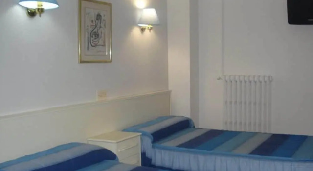 Двухместный номер Standard с балконом Hostel Central Zaragoza