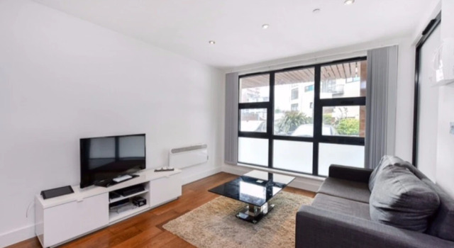 Canary Wharf 2 Bedroom Flat With Parking