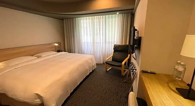 Økonomi- dobbelt værelse Simple + Hotel