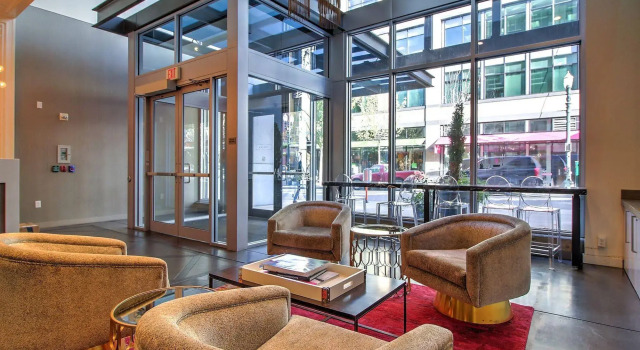 Furnished Suites in the Pearl District, Забронировать Отель Портленд Willamette Valley, рядом с Церковь св. Михаила Архангела