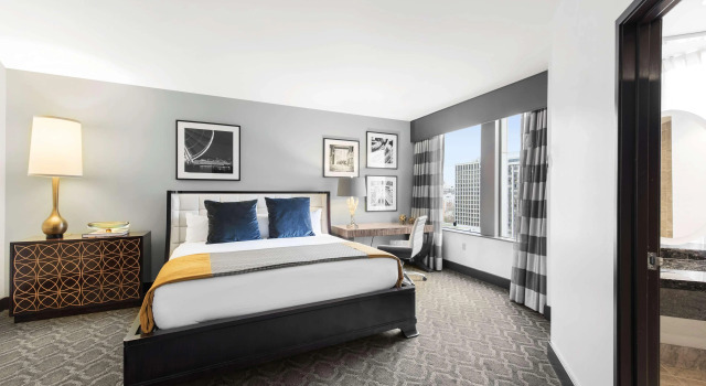 Red Lion Hotel on Fifth Avenue, Rezerwuj Hotel Hotele w Seattle z parkingiem, w pobliżu Smith Tower, Parking