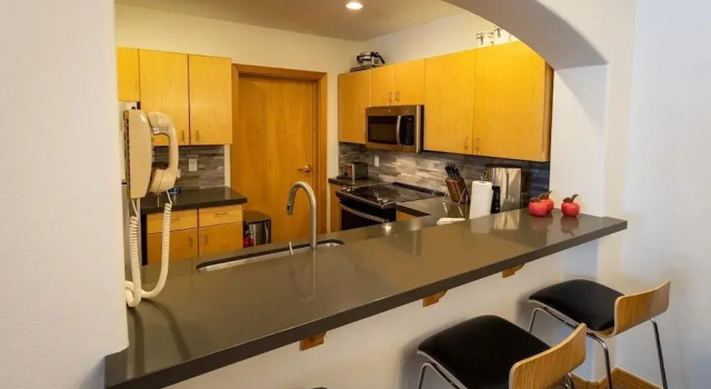 4315A - One Bedroom Deluxe Creekside Condominiums 1 Condo, Varaa Huoneisto Solitude 