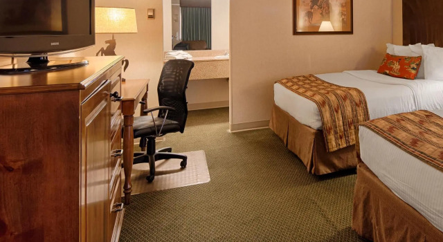 Четырёхместный номер Standard Best Western Outlaw Inn