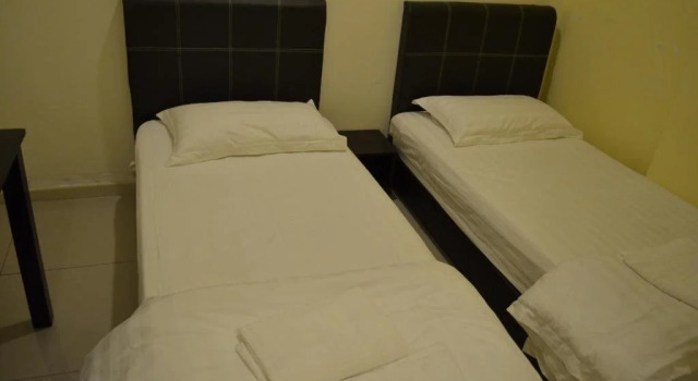 Del’s Guesthouse @ Southville Same Level with Pool fits 8, Book Hotel Nilai Negeri Sembilan