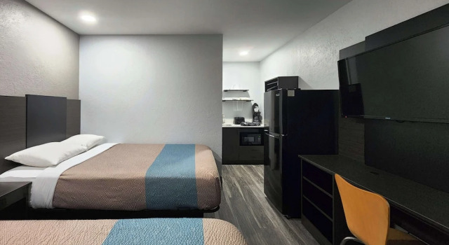 Четырёхместный номер Standard Studio 6 Galveston TX
