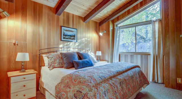 22 Rogue Home with Private Hot Tub, BBQ, and Game Room by RedAwning
