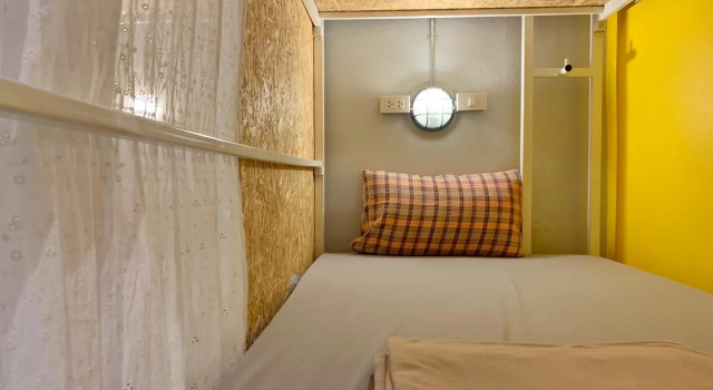 Кровать в общем номере (женский номер) Adventure Hostel