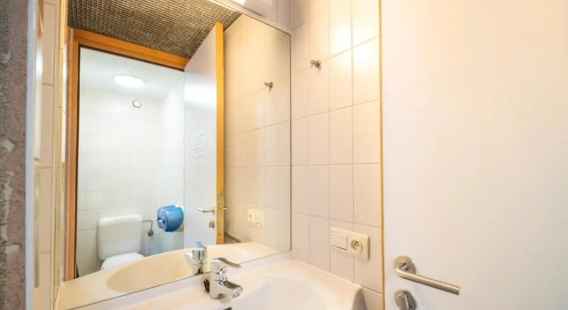 Кровать в общем номере (мужской номер) Auberge de Jeunesse de Mons
