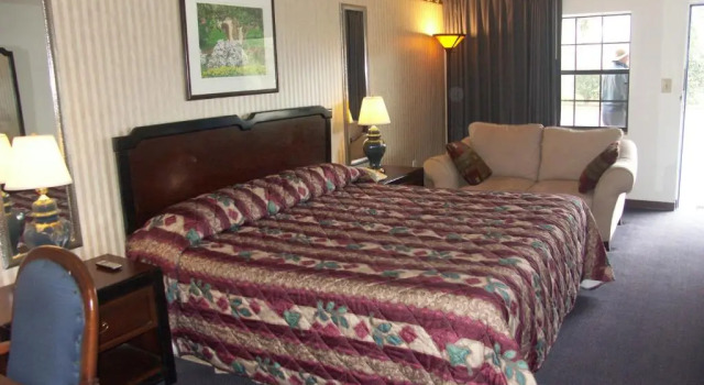 Четырёхместный номер Standard Deerwood Inn and Madison Campground