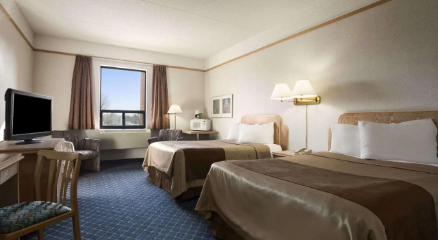 Четырёхместный номер Standard Travelodge Chatham