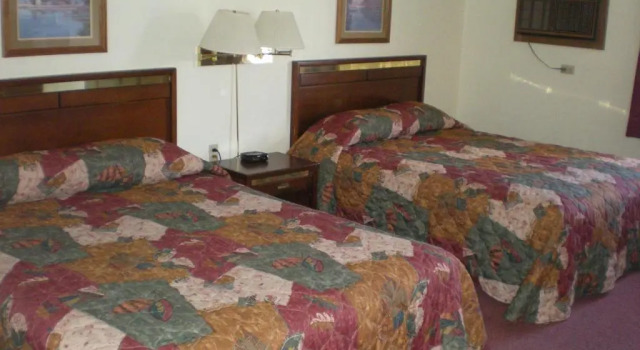 Четырёхместный номер Standard American Motel Waseca