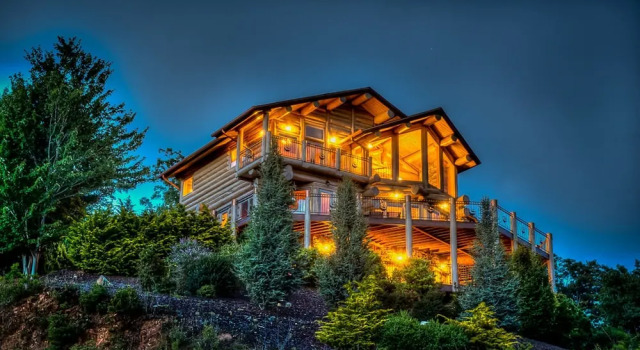 Falling Waters Lodge by Escape to Blue Ridge, Buchen Sie Ferienhaus Blue Ridge Georgia