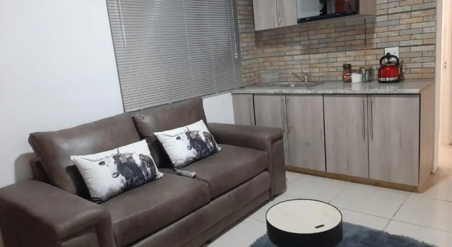 The Cottage II, Забронировать Дом для отпуска Отели Грейамстаун с парковкой, рядом с St Michael and St George Cathedral, Парковка