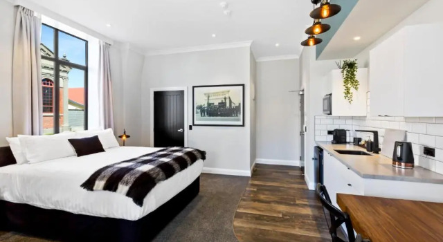 Апартаменты Hokitika Fire Station Boutique Accommodation