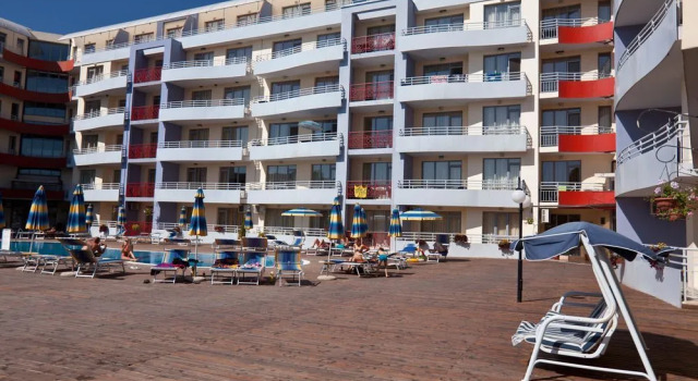 Apartment in Central Plaza, Забронировать Апартаменты/квартира Отели Солнечного берега с бассейном, рядом с Клуб GRAND, Бассейн
