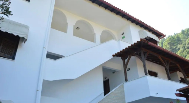 Nikos & Panagiota, Book Hotel Vourvourou 
