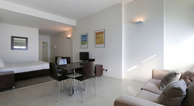 Студия Executive Plum North Melbourne