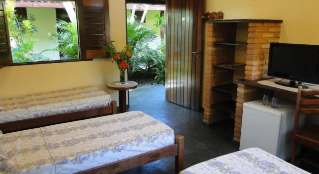 Трёхместный номер Standard с балконом и с красивым видом из окна Hotel Pousada Arco Iris