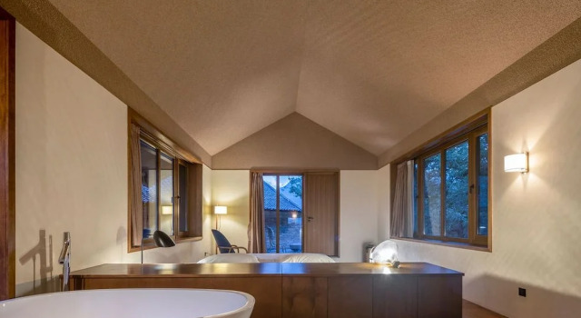 Номер Deluxe Sansa Village Boutique Hotel at Mutianyu Great Wall Adjoin to Mutianyu Great Wall - Room with the View of Great Wall - Chinese massage experience - Vehicle Shuttle Service - International Catering - SPA& Nail Beauty Facilities