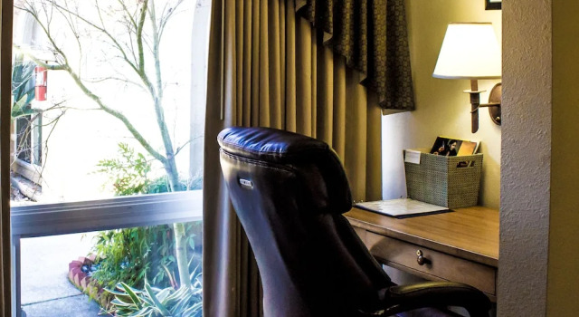 Los Gatos Garden Inn Hotel, Забронировать Отель Отели Silicon Valley с парковкой, Парковка