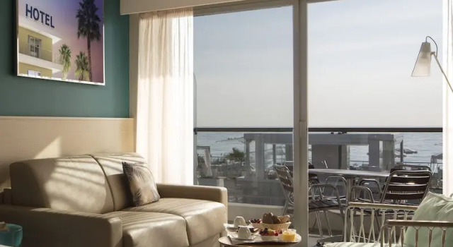 Двухместный номер Superior с балконом и с видом на море Mercure Villeneuve Loubet Plage