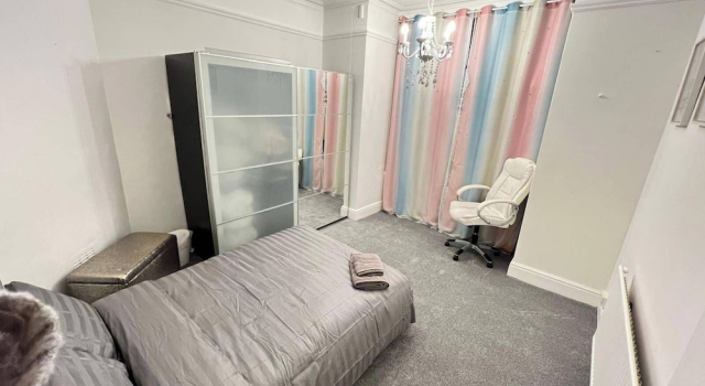 House-sleeps10-hottub-garden-parking-10mintotown, Забронировать Отель Отели Бертон-апон-Трента 4 звезды, 4*