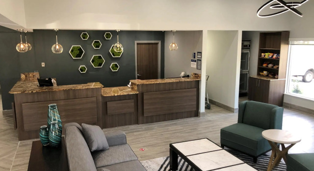 Best Western Plus Lafayette Vermilion River Inn & Suites, Забронировать Отель Лафайетт Acadiana, рядом с Heymann Memorial Park