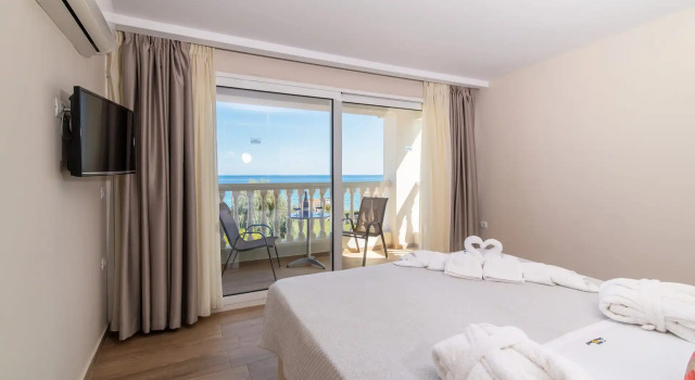 Полулюкс Belussi Beach Hotel & Suites